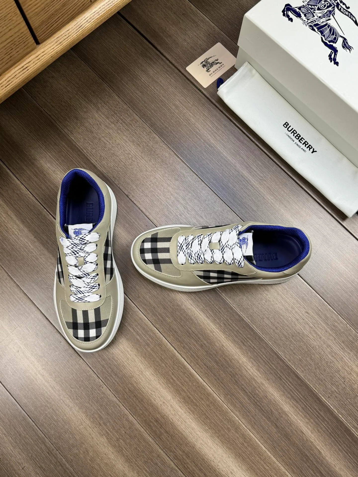 P400 [BURBERRY] Burberry - Upper: imported 🔝 Napa calfskin, brand totem cloth, tongue brand cloth label - Inner lining: canvas lining, - Outsole: rubber; two-color molded outsole - Super high quality control·Fine workmanship: highlighted (high-end·luxury·grade) -Size: 38-44 (Male 45, can be customized)